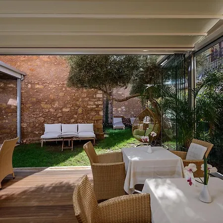 מלון Monastery Boutique 4*