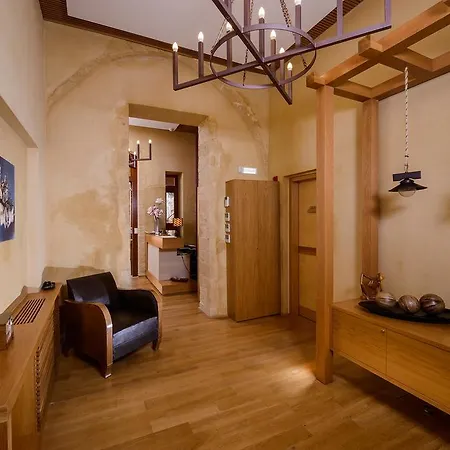 מלון Monastery Boutique
