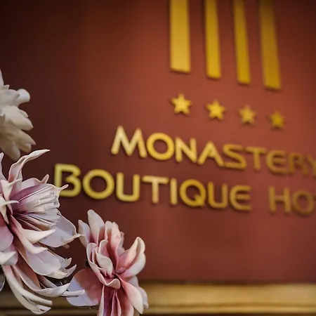מלון Monastery Boutique 4*