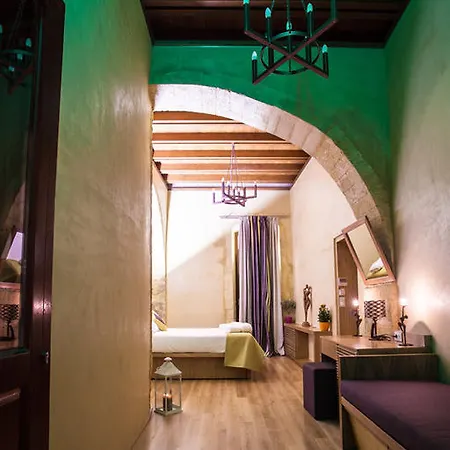 מלון Monastery Boutique 4*