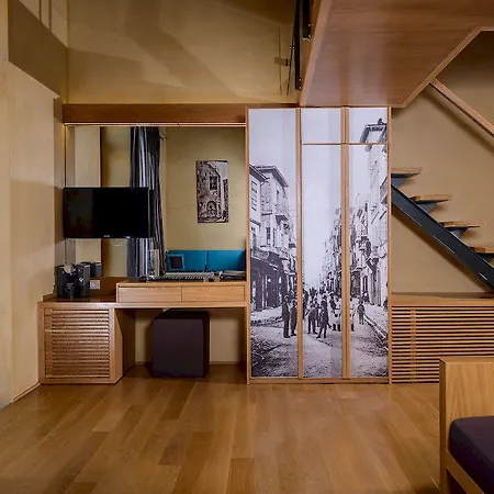 מלון Monastery Boutique 4*